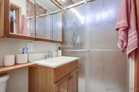 Bath - 7949 Poplin Dr, Santee, CA 92071 photo 2 of 2