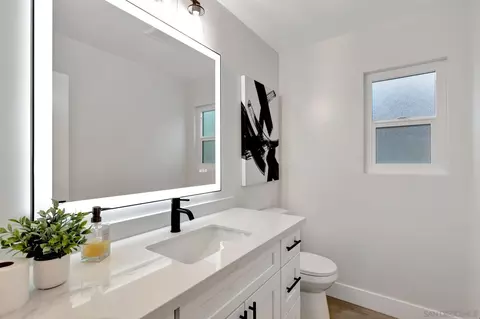 Bath - 7750 Palacio Dr, Carlsbad, CA 92009 photo 1 of 3