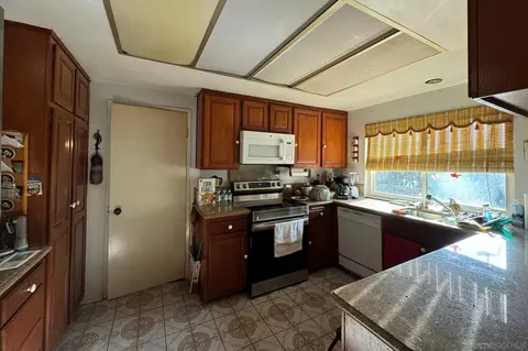 Kitchen - 1333 Stone Meadow Dr, Camarillo, CA 93010 photo 1 of 3