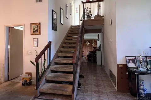 Entry Way - 1333 Stone Meadow Dr, Camarillo, CA 93010 photo 2 of 2