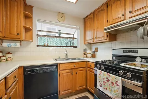 Kitchen - 1119 Boulevard Pl, El Cajon, CA 92020 photo 2 of 2