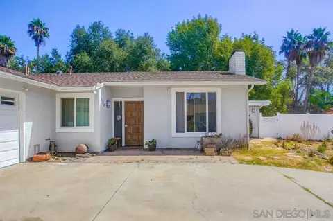 Exterior - 704 Old Bridge Rd, Fallbrook, CA 92028 photo 4 of 22