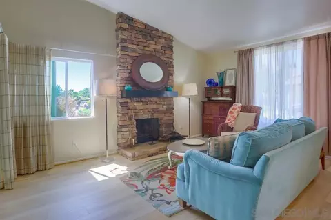 Living - 704 Old Bridge Rd, Fallbrook, CA 92028 photo 3 of 11