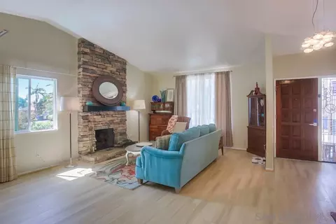 Living - 704 Old Bridge Rd, Fallbrook, CA 92028 photo 2 of 11