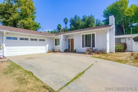 Exterior - 704 Old Bridge Rd, Fallbrook, CA 92028 photo 3 of 22