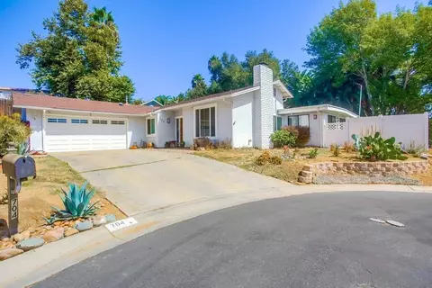 Exterior - 704 Old Bridge Rd, Fallbrook, CA 92028 photo 1 of 22