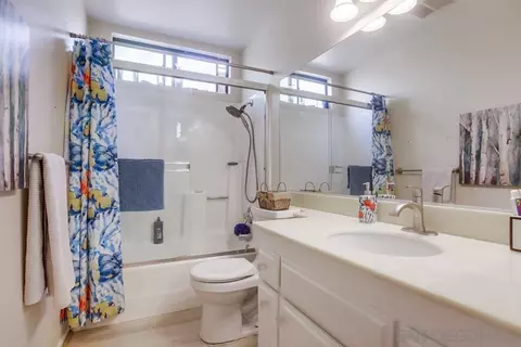 Bath - 704 Old Bridge Rd, Fallbrook, CA 92028 photo 3 of 3