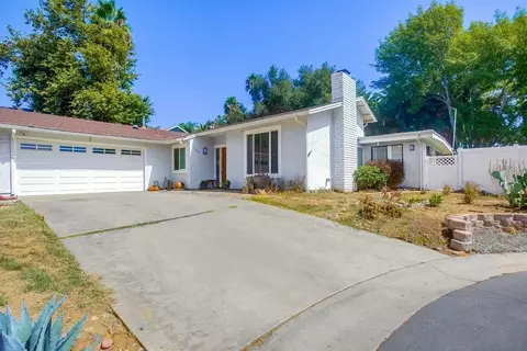 Exterior - 704 Old Bridge Rd, Fallbrook, CA 92028 photo 2 of 22