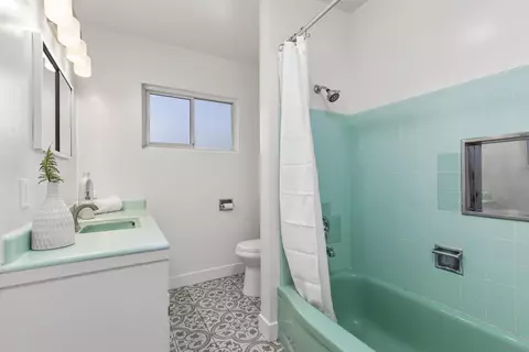 Bath - 564 Ann St, El Cajon, CA 92021 photo 3 of 4