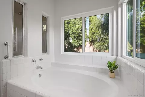 Bath - 5138 Via Madrid, Oceanside, CA 92057 photo 2 of 6