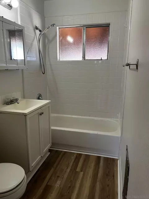 Bath - 478 Carnation Ave, Imperial Beach, CA 91932 photo 1 of 2