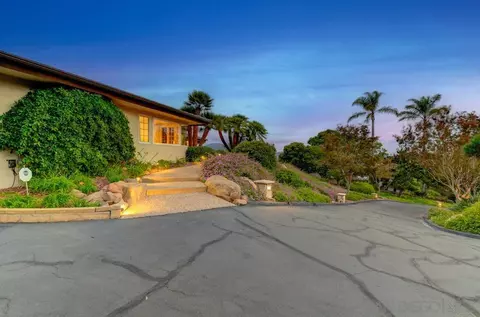 10461 Russell Rd, La Mesa, CA 91941 photo 5