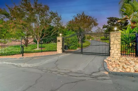 10461 Russell Rd, La Mesa, CA 91941 photo 3