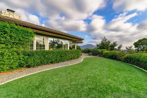 10461 Russell Rd, La Mesa, CA 91941 photo 52
