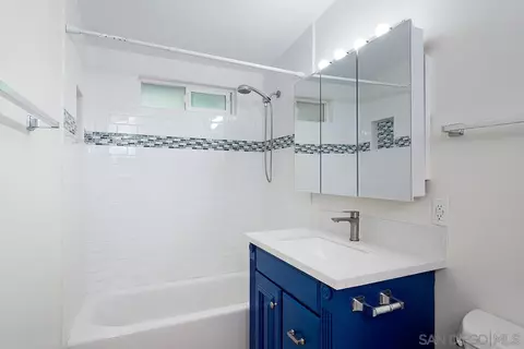 Bath - 13742 Tobiasson Rd, Poway, CA 92064 photo 1 of 2