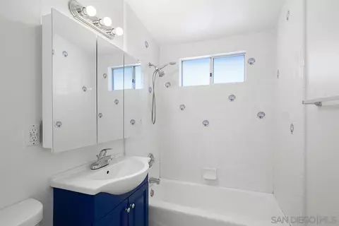 Bath - 13742 Tobiasson Rd, Poway, CA 92064 photo 2 of 2