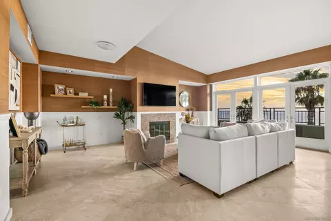 Living - 5430 La Jolla Blvd #C302, La Jolla, CA 92037 photo 4 of 5