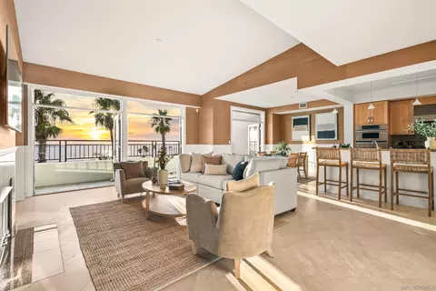 Living - 5430 La Jolla Blvd #C302, La Jolla, CA 92037 photo 3 of 5