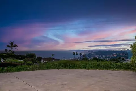 View/Area - 2349 Rue Adriane, La Jolla, CA 92037 photo 4 of 6