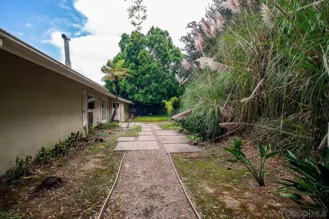 Exterior - 2349 Rue Adriane, La Jolla, CA 92037 photo 5 of 7