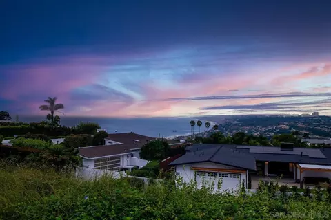 View/Area - 2349 Rue Adriane, La Jolla, CA 92037 photo 5 of 6