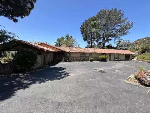 2200 Rockhoff Rd, Escondido, CA 92026