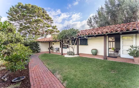 Exterior - 6004 Avenida Cresta, La Jolla, CA 92037 photo 2 of 10