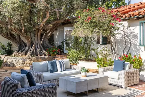 Exterior - 6004 Avenida Cresta, La Jolla, CA 92037 photo 4 of 10