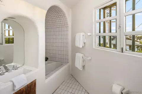 Bath - 6004 Avenida Cresta, La Jolla, CA 92037 photo 1 of 2