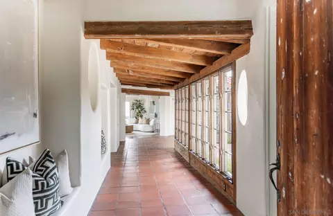 Entry Way - 6004 Avenida Cresta, La Jolla, CA 92037 photo 2 of 9