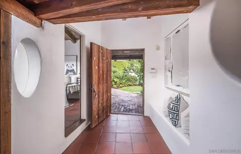 Entry Way - 6004 Avenida Cresta, La Jolla, CA 92037 photo 1 of 9
