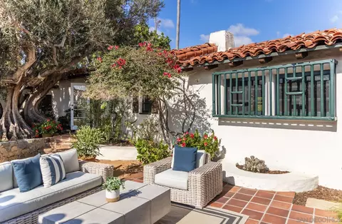 Exterior - 6004 Avenida Cresta, La Jolla, CA 92037 photo 6 of 10