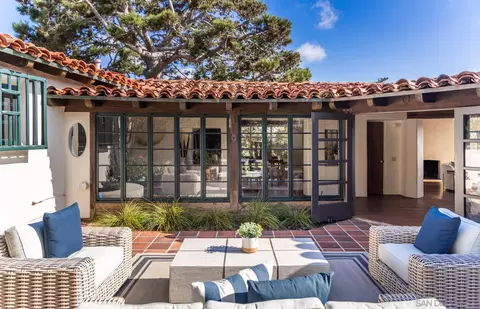 Exterior - 6004 Avenida Cresta, La Jolla, CA 92037 photo 5 of 10