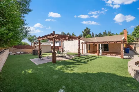329 Sacramento Ave, Spring Valley, CA 91977 photo 2