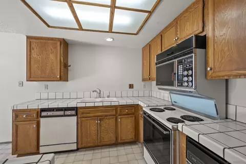 Kitchen - 1559 Apache Dr #B, Chula Vista, CA 91910 photo 2 of 2