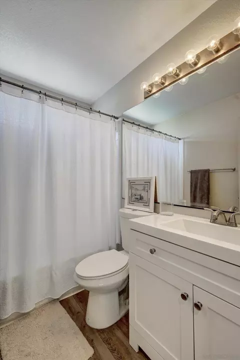 Bath - 43110 Corte Landeros, Temecula, CA 92592 photo 3 of 5
