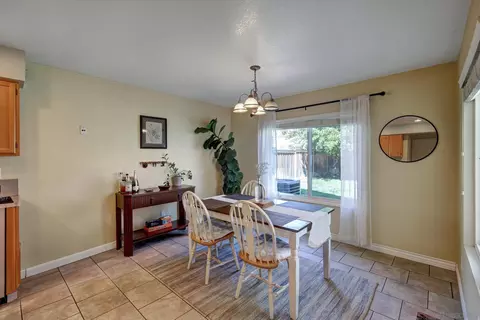 Dining - 43110 Corte Landeros, Temecula, CA 92592 photo 1 of 2