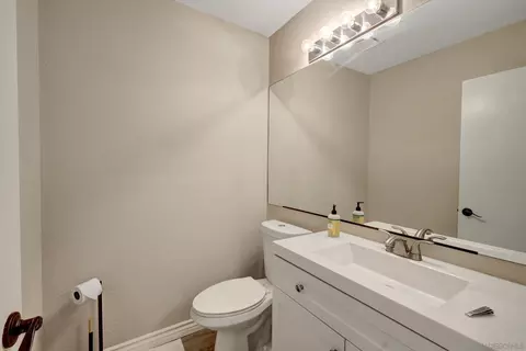 Bath - 43110 Corte Landeros, Temecula, CA 92592 photo 1 of 5