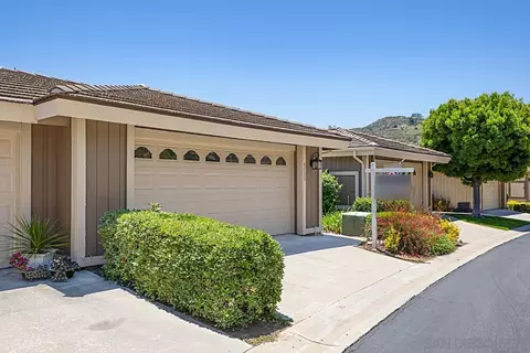 8533 Circle R Valley Ln, Escondido, CA 92026