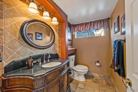 Bath - 2094 Via Del Torrie, Alpine, CA 91901 photo 4 of 5