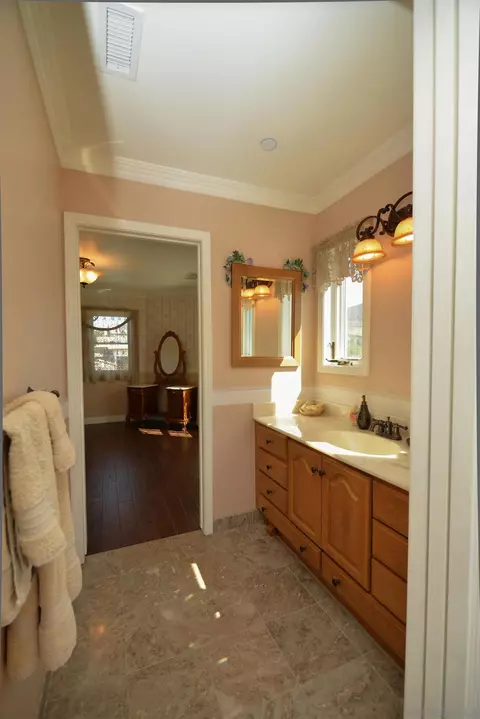 Bath - 1746 Smokey Ln, Spring Valley, CA 91977 photo 8 of 10