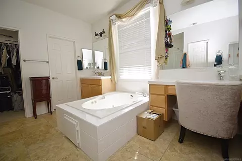 Bath - 23538 Forest Hill Dr, Ramona, CA 92065 photo 3 of 4