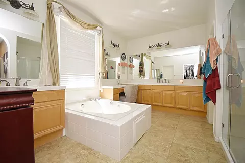 Bath - 23538 Forest Hill Dr, Ramona, CA 92065 photo 1 of 4