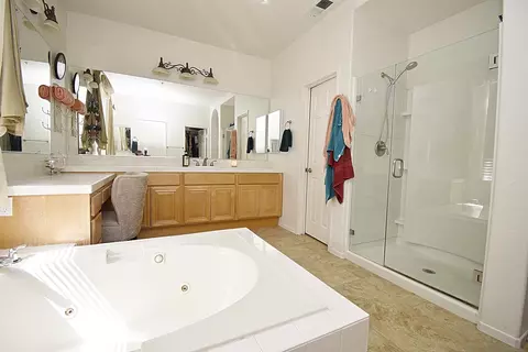 Bath - 23538 Forest Hill Dr, Ramona, CA 92065 photo 2 of 4