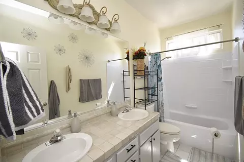 Bath - 23538 Forest Hill Dr, Ramona, CA 92065 photo 4 of 4