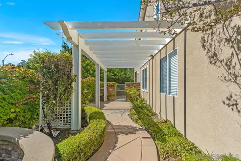 Exterior - 33438 Fox Rd, Temecula, CA 92592 photo 4 of 7