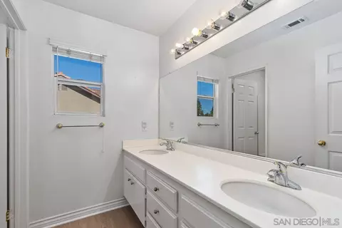Bath - 33438 Fox Rd, Temecula, CA 92592 photo 2 of 5