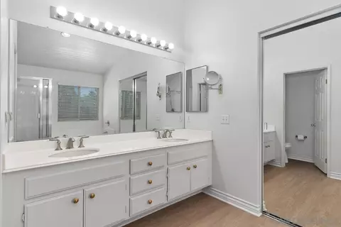 Bath - 33438 Fox Rd, Temecula, CA 92592 photo 4 of 5
