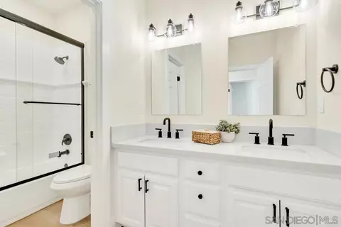 Bath - 25334 Rue De Fleur, Escondido, CA 92026 photo 6 of 7