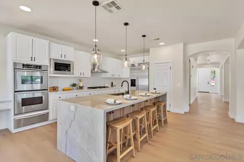 Kitchen - 25334 Rue De Fleur, Escondido, CA 92026 photo 4 of 5